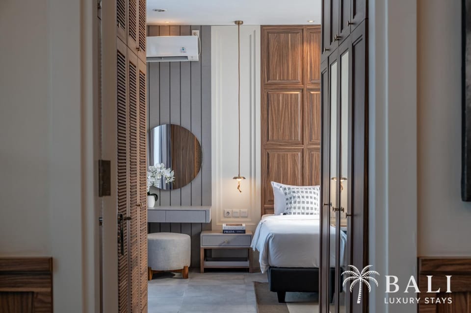 Bed, Bedroom, wardrobe, air conditioner