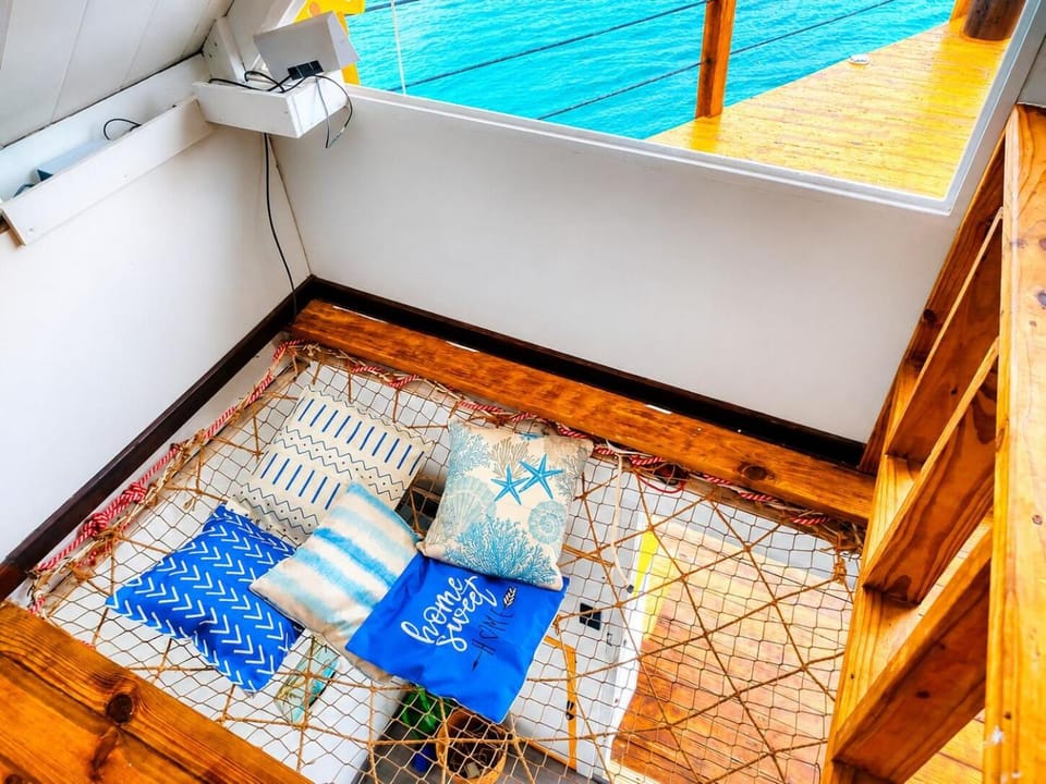 The Sea Spot! Hip-Nautic Floating Lodge House in Bocas del Toro Province