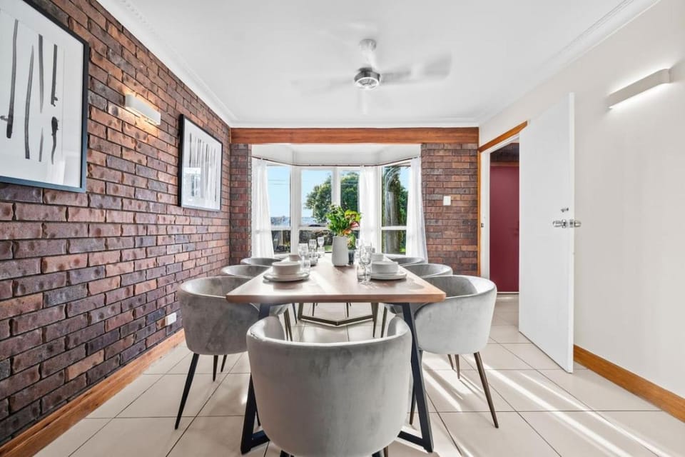 Spacious and Affordable Family Stay Large and Relax House in Brisbane