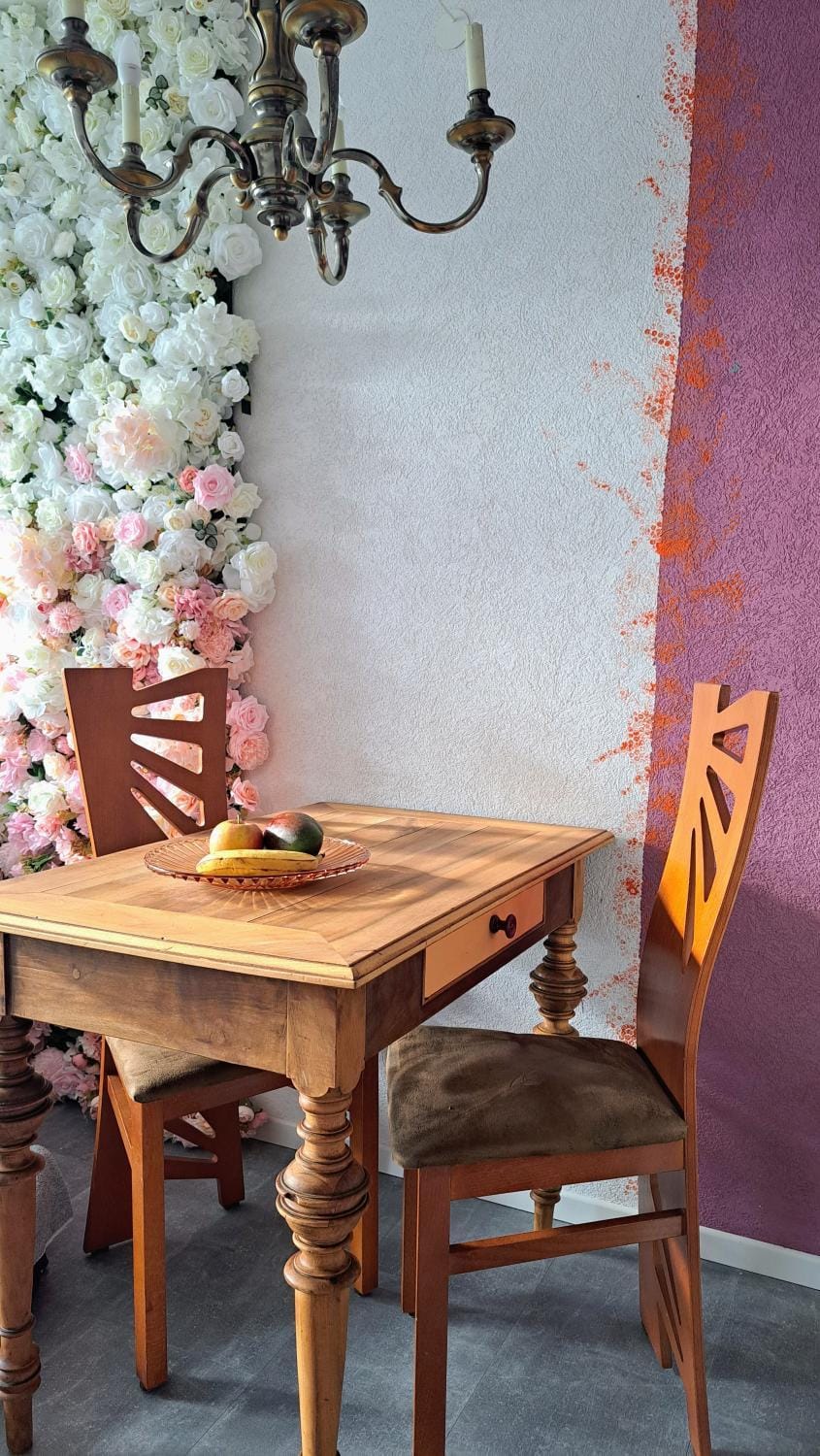 Seating area, Dining area, Food