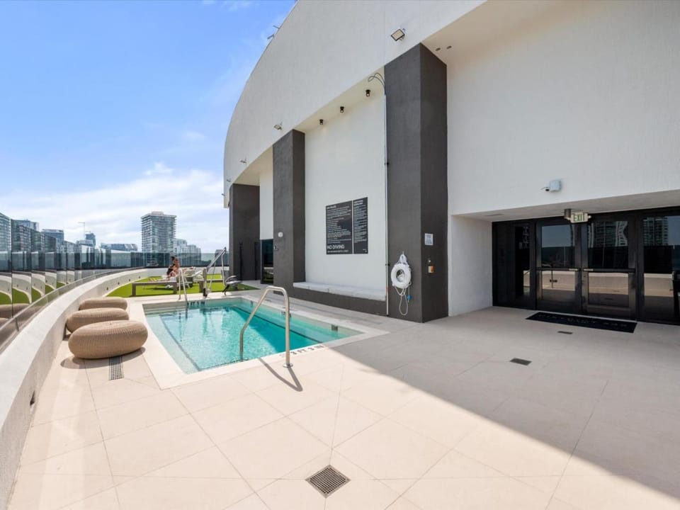 District 2309 Premium Miami Master Suite Apartment in Miami