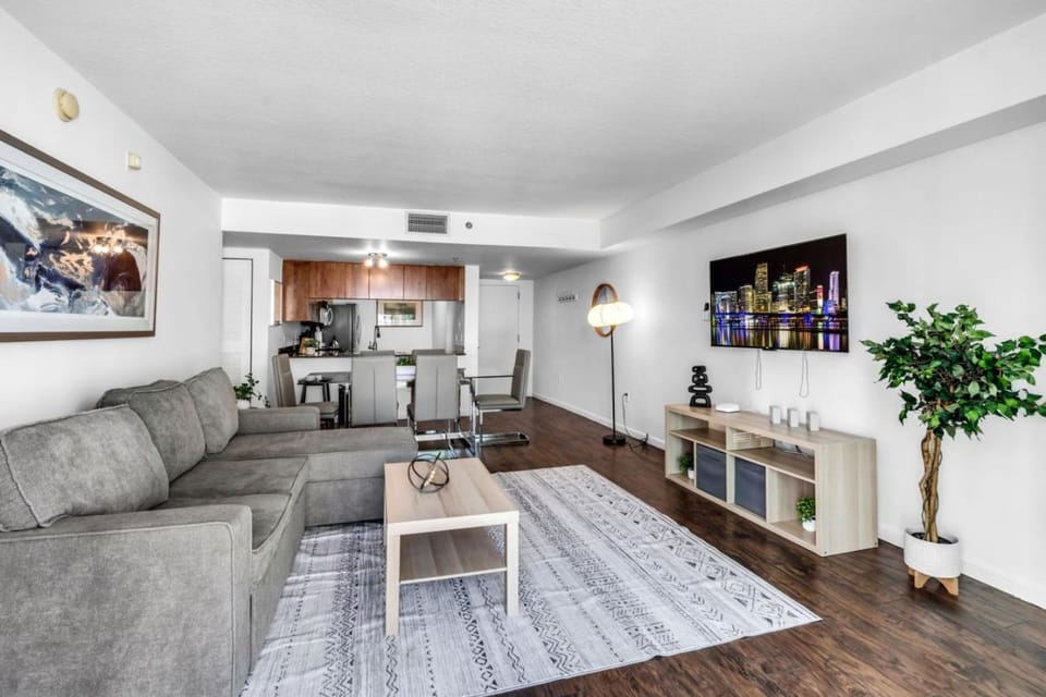 Brickell 2BR Escape Stunning Water and City Views Apartment in Brickell