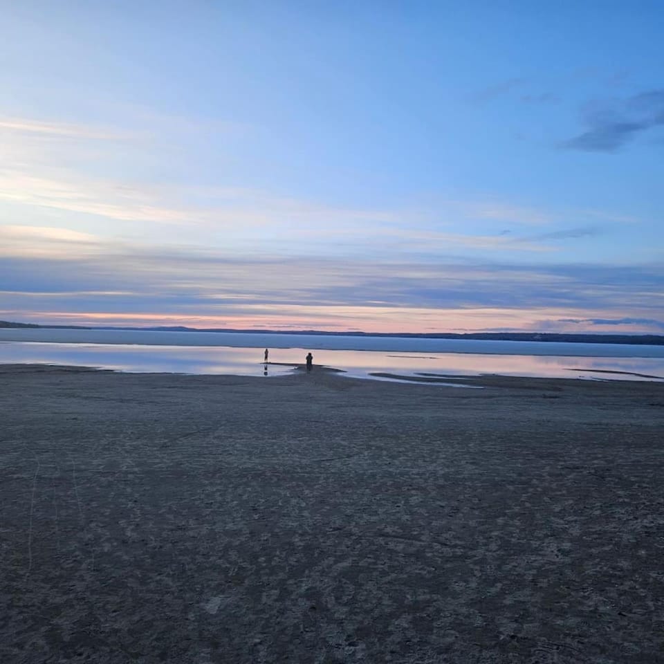 Beach Town Vibes Relax and Unwind House in Sylvan Lake