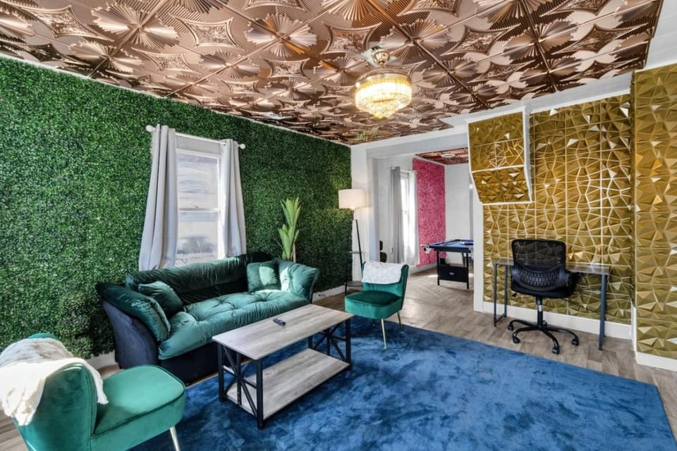 Large 6BR Buffalo Home Sleeps 14 Pet Friendly Near Broadway Market House in Buffalo