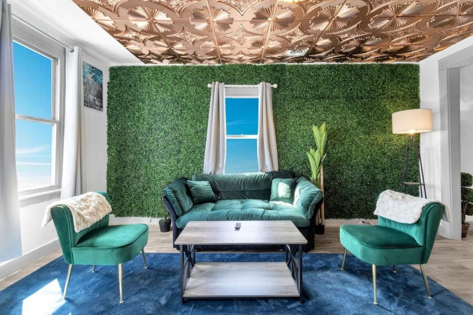 Large 6BR Buffalo Home Sleeps 14 Pet Friendly Near Broadway Market House in Buffalo