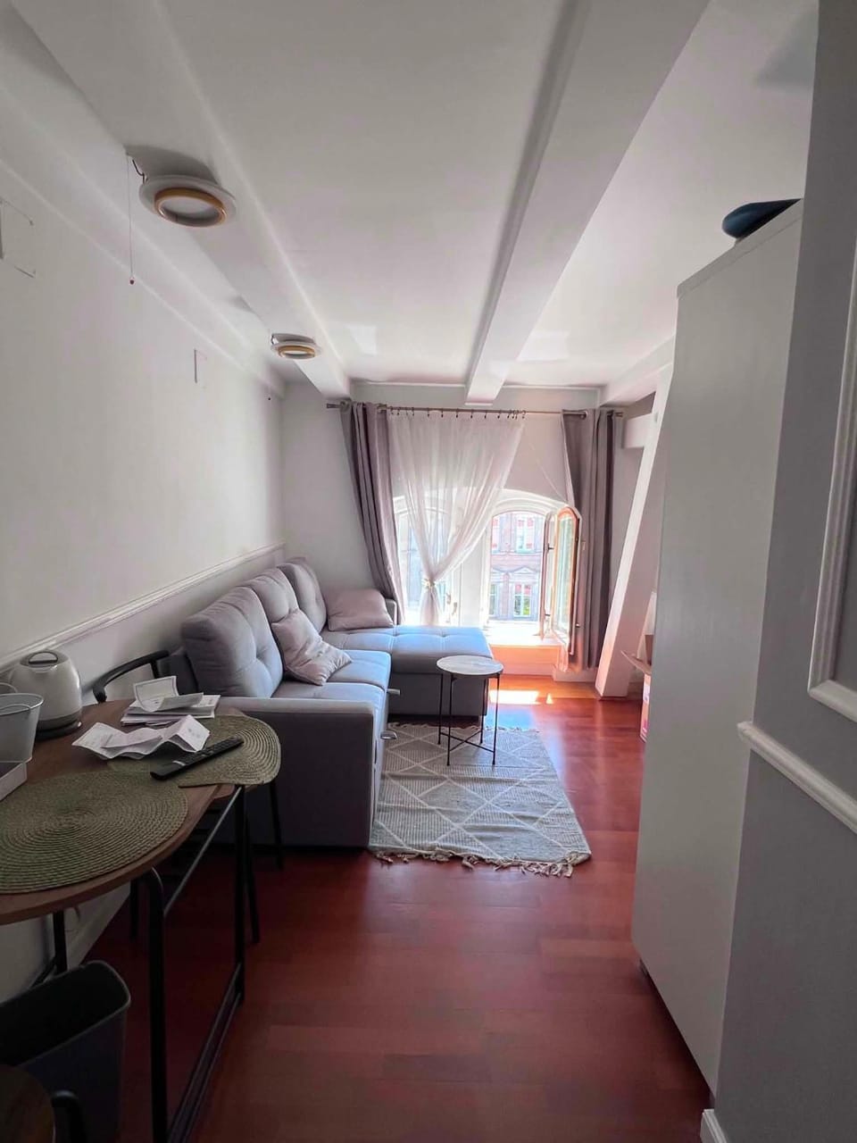 Bed, Living room, Photo of the whole room, Seating area, Bedroom