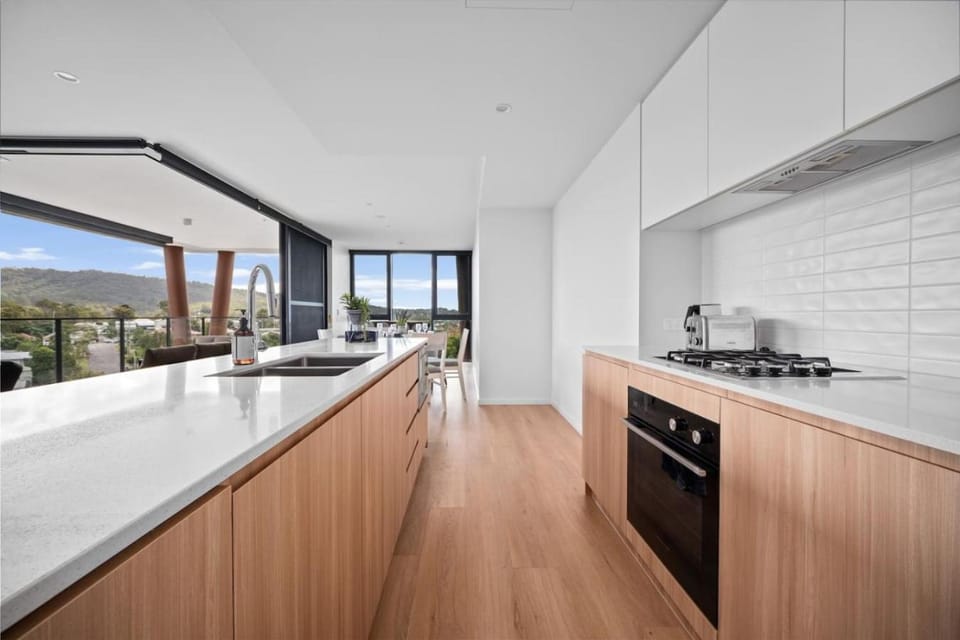 SkyHigh Retreat view and Shopping at Your Doorstep Apartment in Indooroopilly