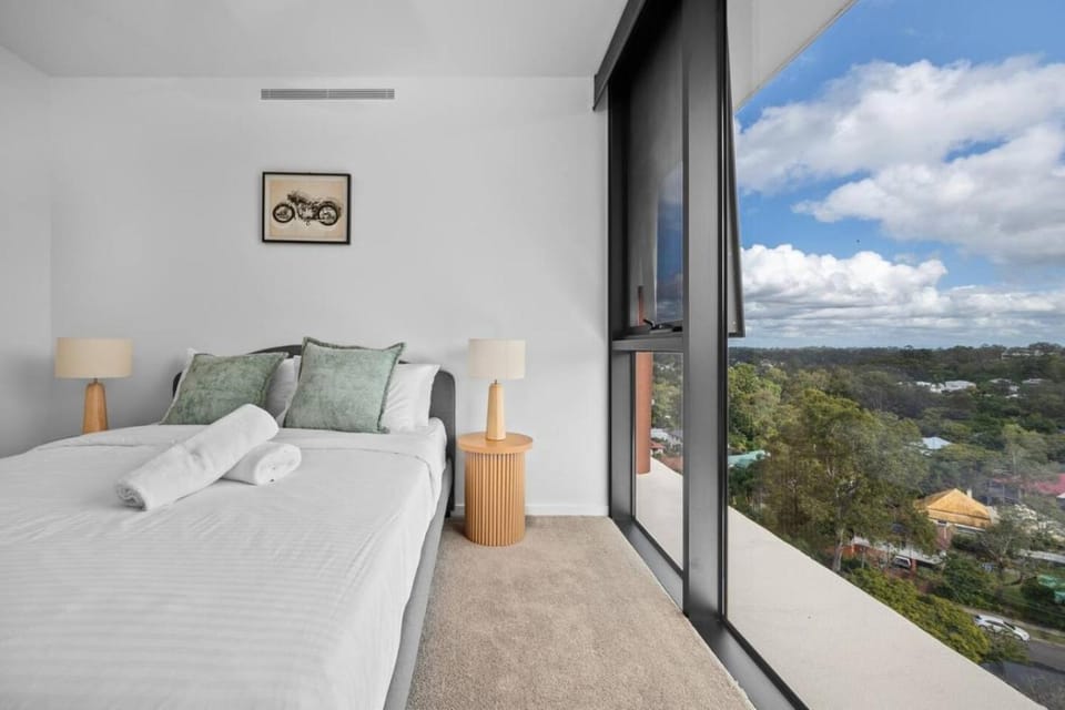 SkyHigh Retreat view and Shopping at Your Doorstep Apartment in Indooroopilly