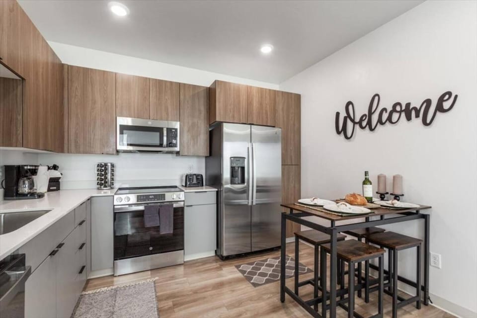 Kitchen or kitchenette, Decorative detail, Seating area, Dining area