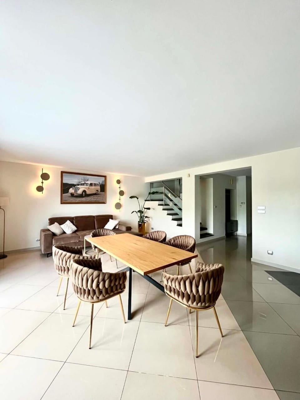 Communal lounge/ TV room, Balcony/Terrace, Living room, Seating area, Lake view