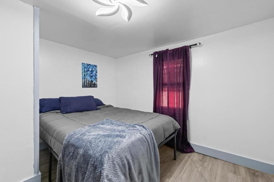 5BR Pet Friendly Buffalo Home Sleeps 10 Near Downtown Medical Campus House in Buffalo