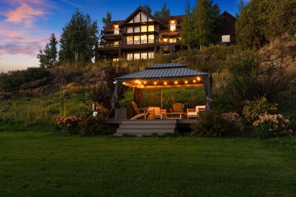 Stonefly Lodge - Riverfront Luxury, Sleeps 30, Hot Tub, Game Rooms House in Idaho