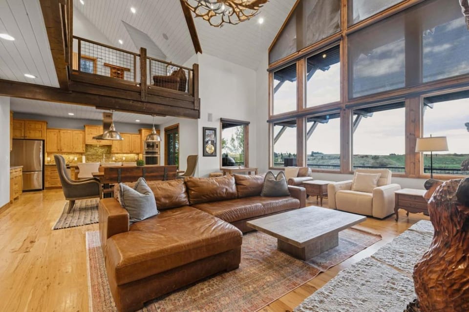Stonefly Lodge - Riverfront Luxury, Sleeps 30, Hot Tub, Game Rooms House in Idaho