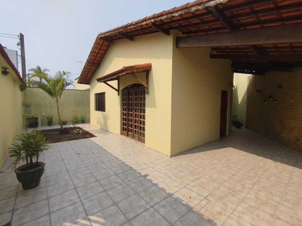 Refúgio em Mongaguá - 250m da Praia - Até 15 Pessoas House in Itanhaém