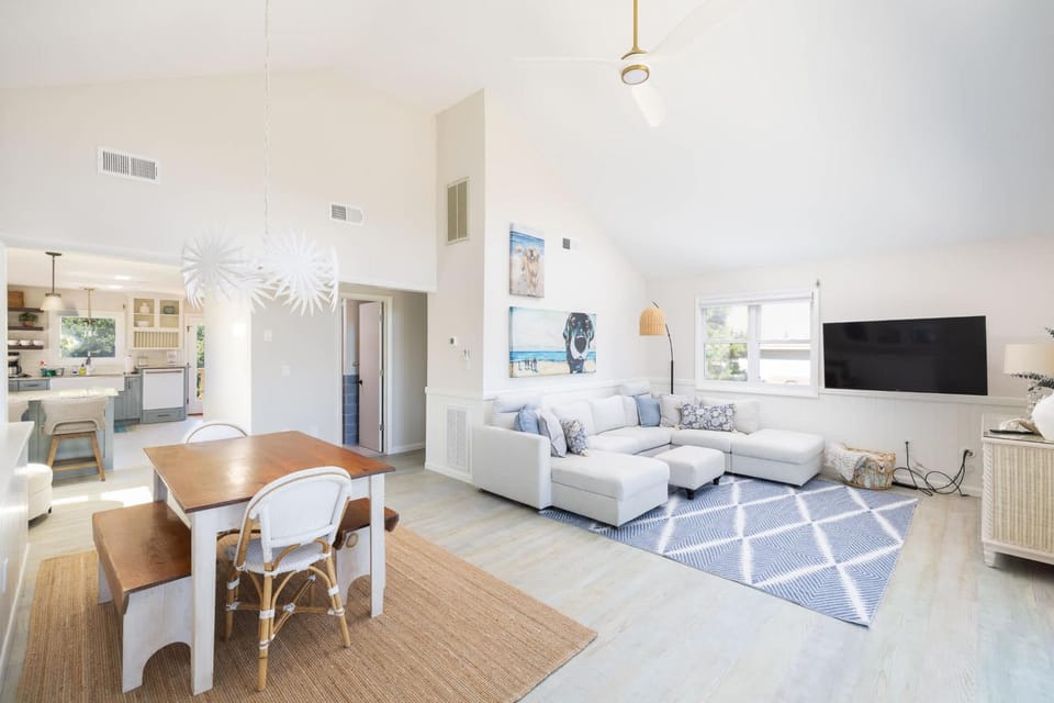 Close to Beach & Duck Town w Pool & New Updates House in Duck