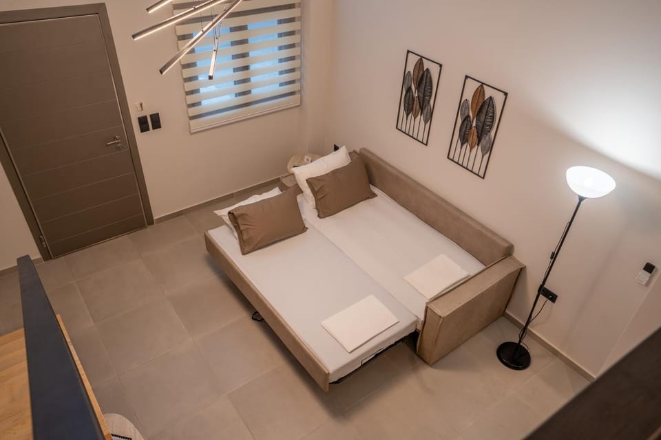 Bed, Bedroom, Drinks, Family, towels