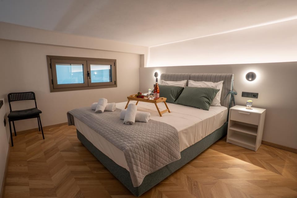 Bed, Photo of the whole room, Bedroom, Family, flat iron, locker, towels, wardrobe