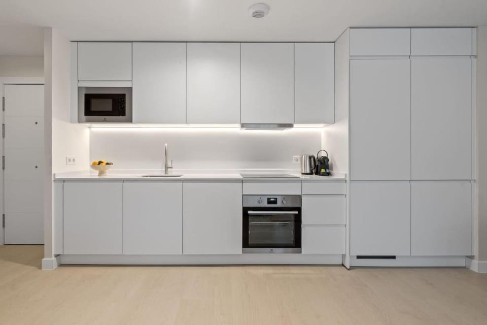 Coffee/tea facilities, Kitchen or kitchenette, dishwasher, microwave, oven, stove