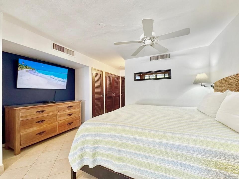 Sapphire Beach Ground Fl Step Out to the Beach, Generator! Apartment in Virgin Islands (U.S.)