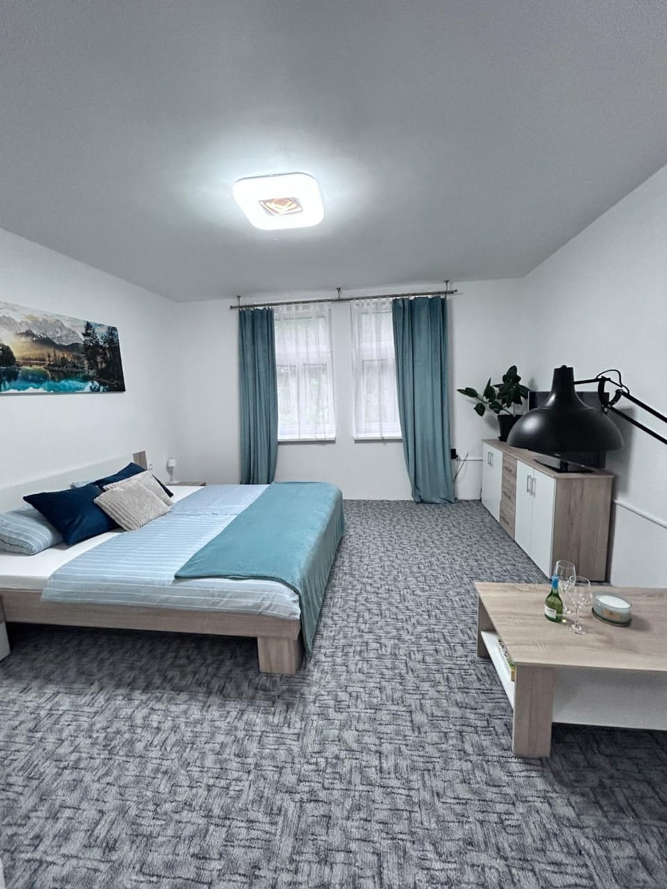 Bed, Living room