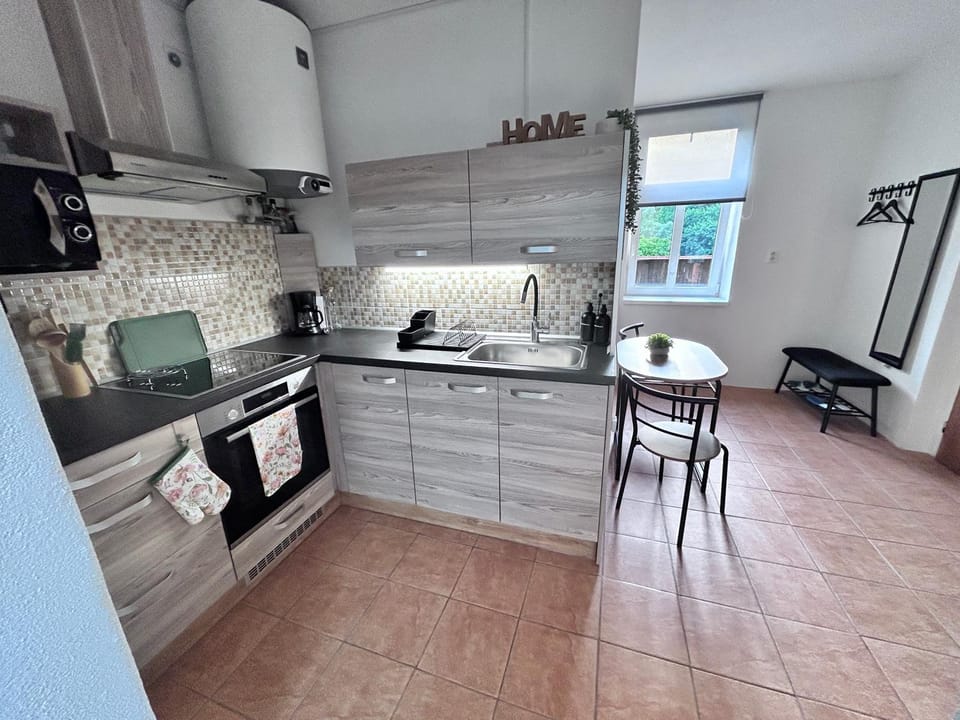 Kitchen or kitchenette, Dining area, stove