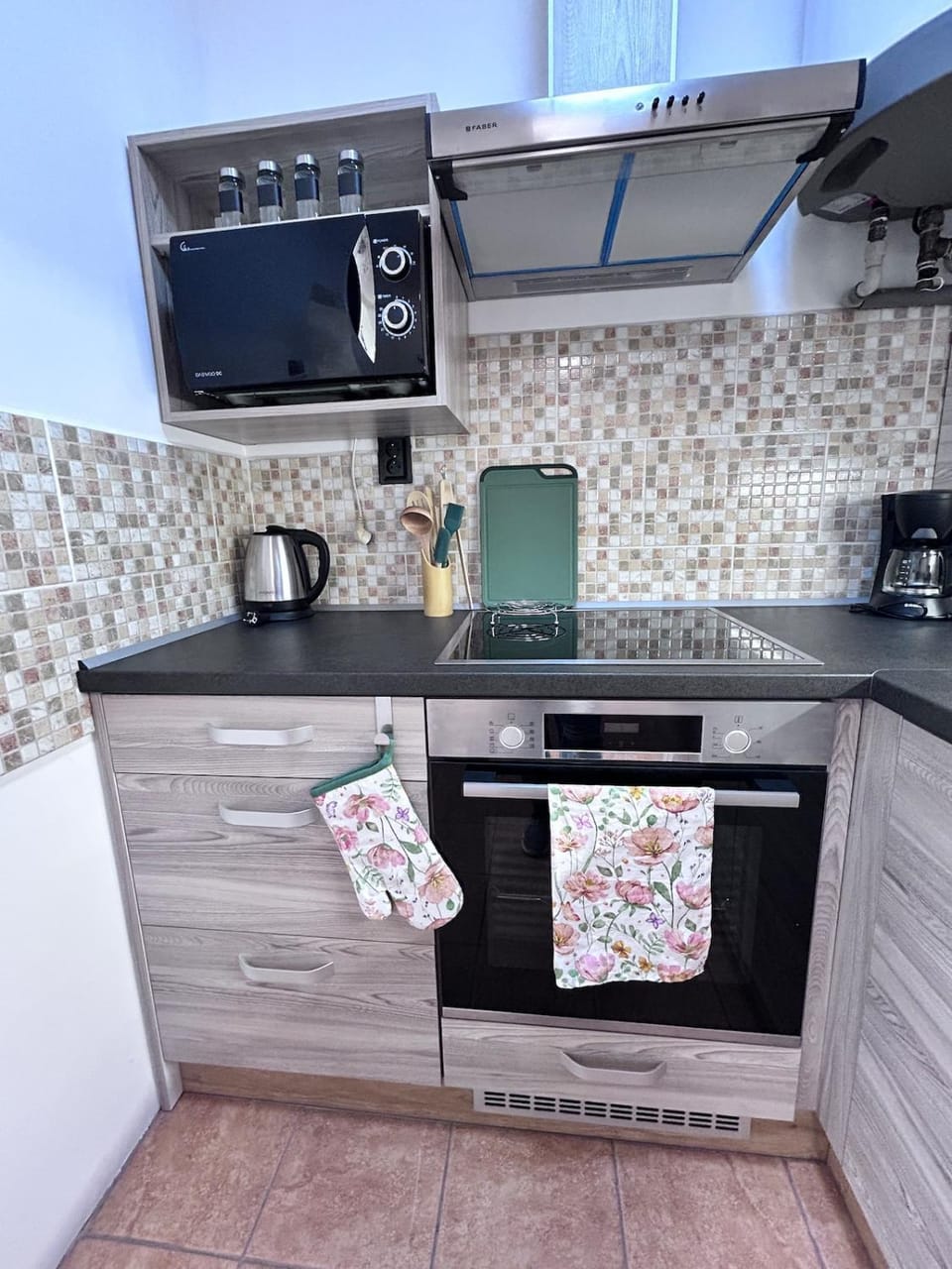 Kitchen or kitchenette, oven, stove