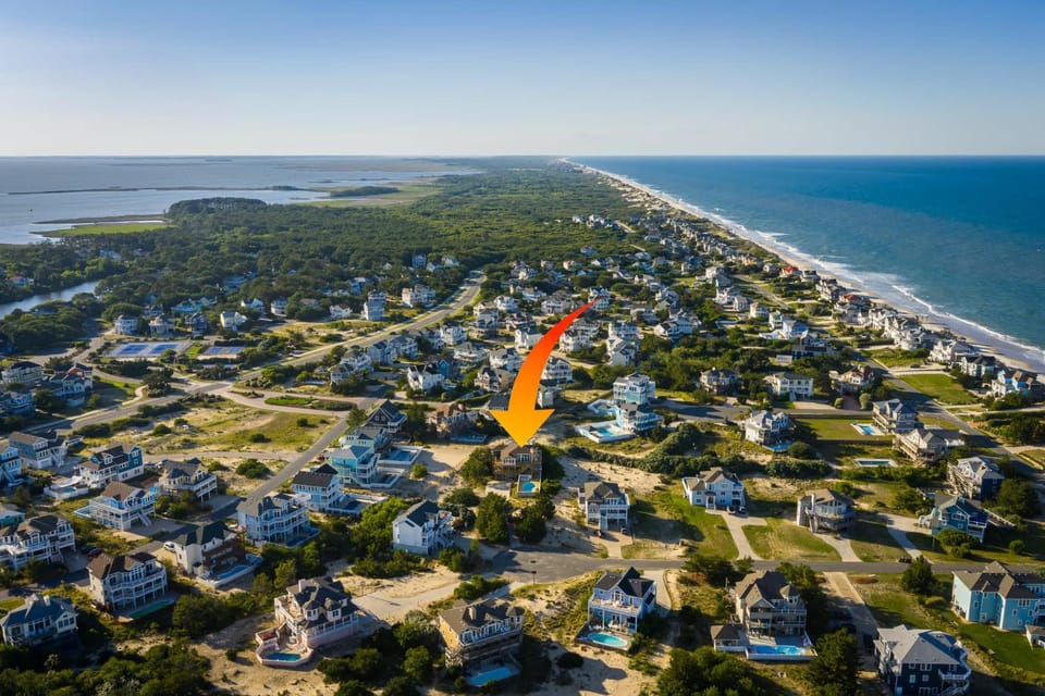 Coastal Luxe Near the Beach with Pool & Hot Tub House in Corolla