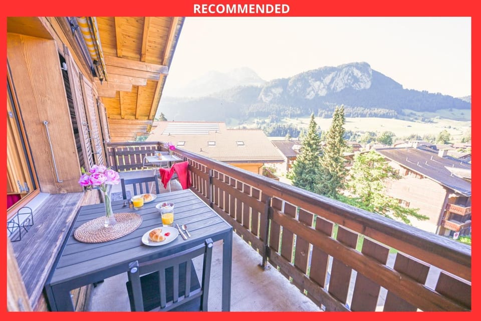 Patio, Day, Natural landscape, View (from property/room), Balcony/Terrace, Food and drinks, Dining area, Lake view, Mountain view, River view