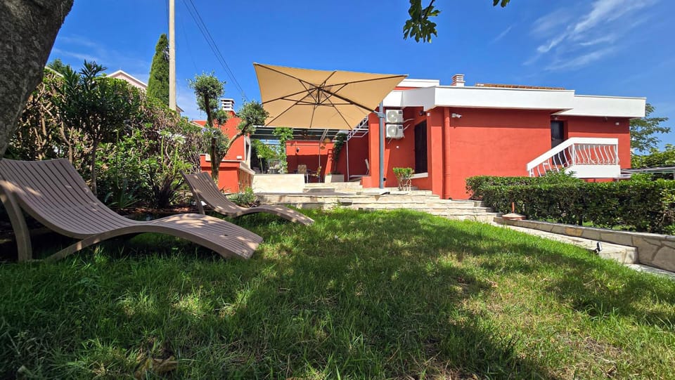 Property building, Day, Garden, Garden view