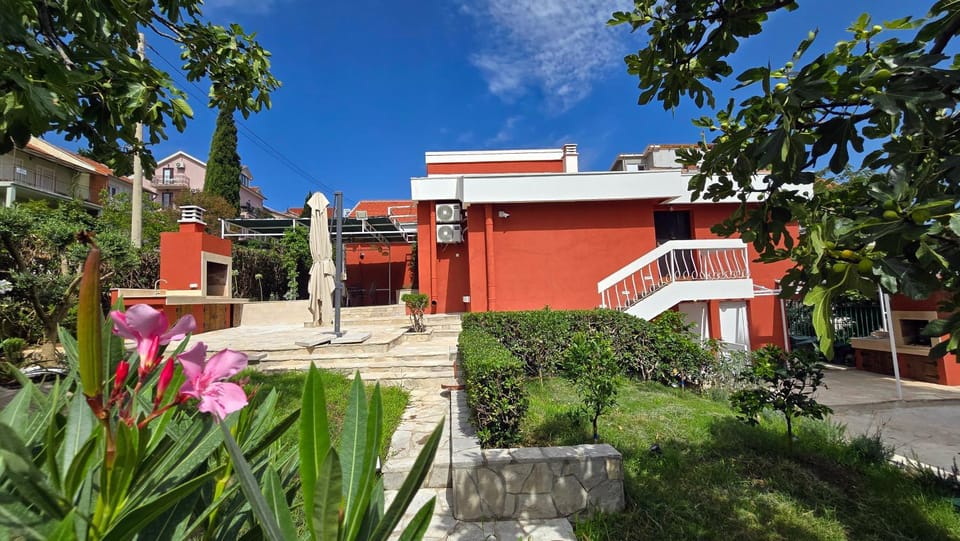 Property building, Day, Garden, Garden view