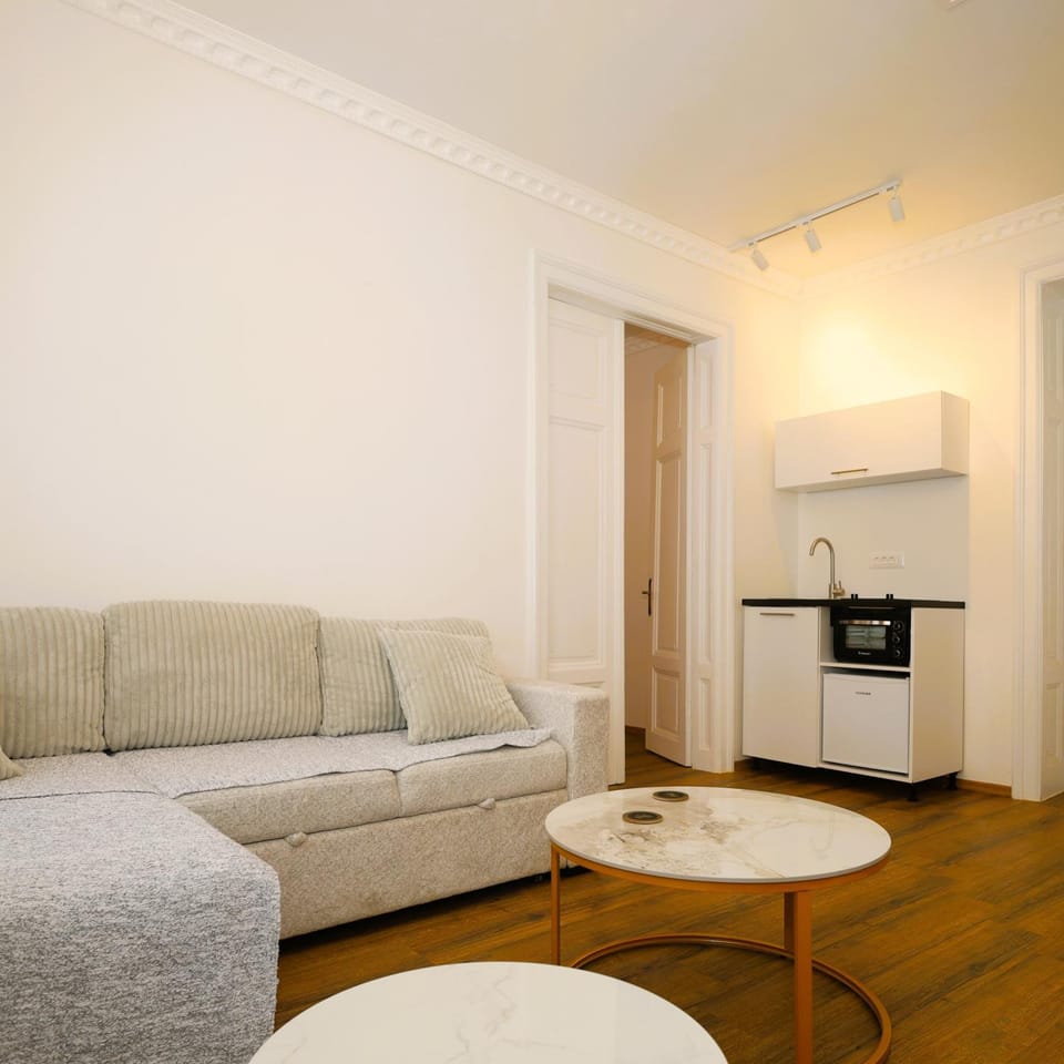 Kitchen or kitchenette, Living room