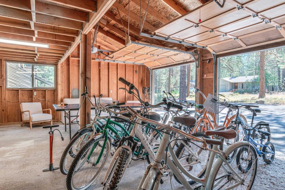 Pine & Powder - SHARC Hot Tub Bikes EV Charger House in Sunriver