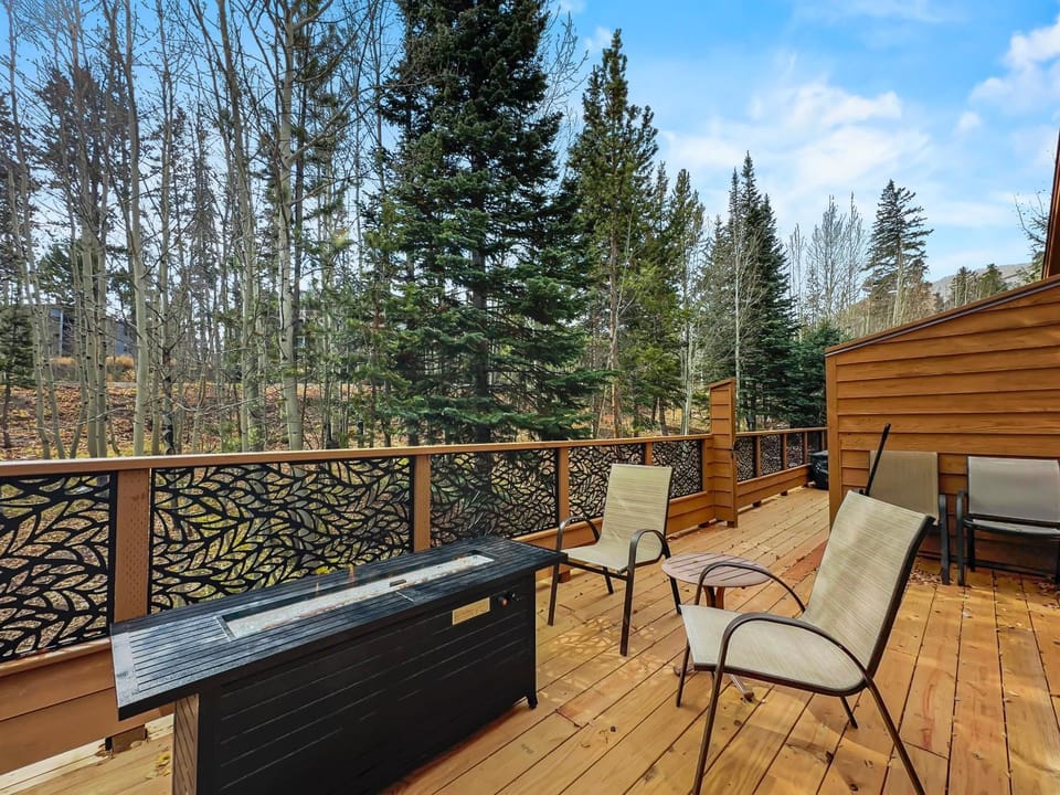 Cutty Sark Grand Combo 6BR Apartment in Wildernest