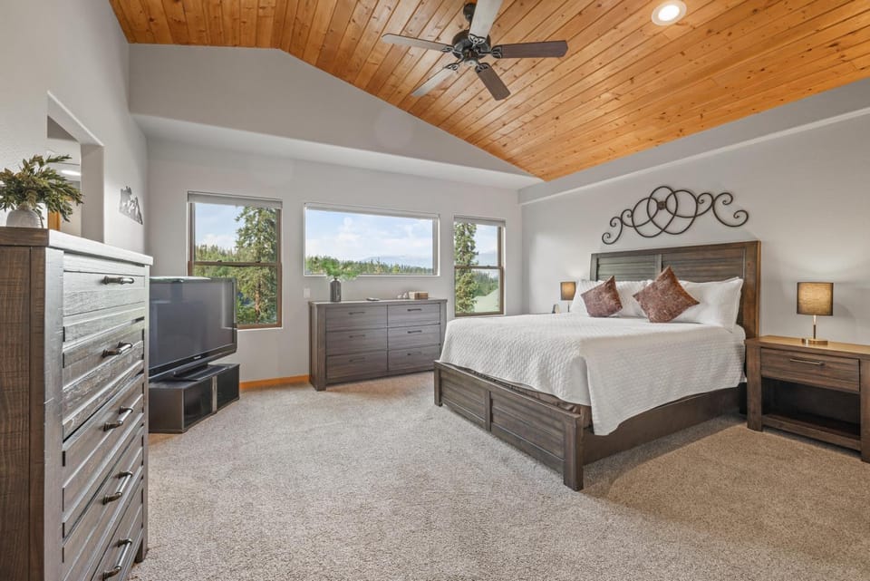 Cutty Sark Grand Combo 6BR Apartment in Wildernest