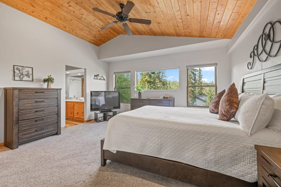 Cutty Sark Grand Combo 6BR Apartment in Wildernest