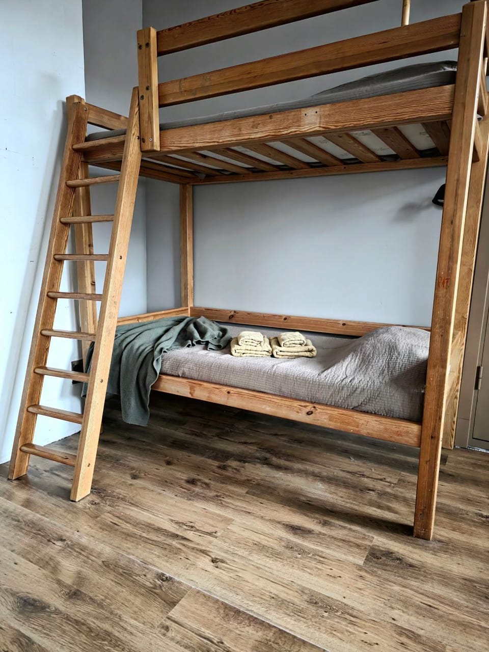 Bed, bunk bed
