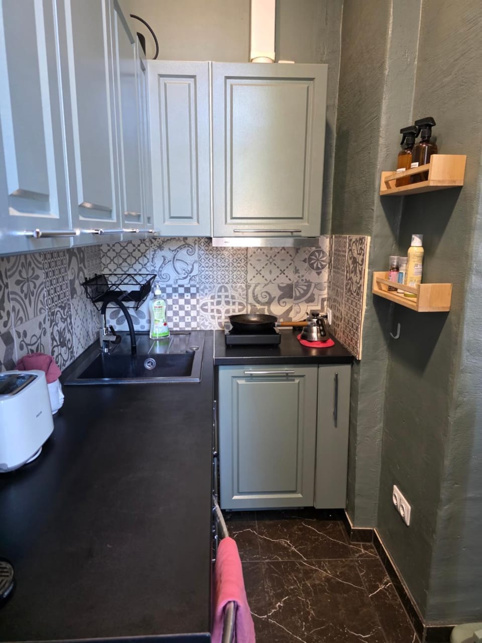 Kitchen or kitchenette