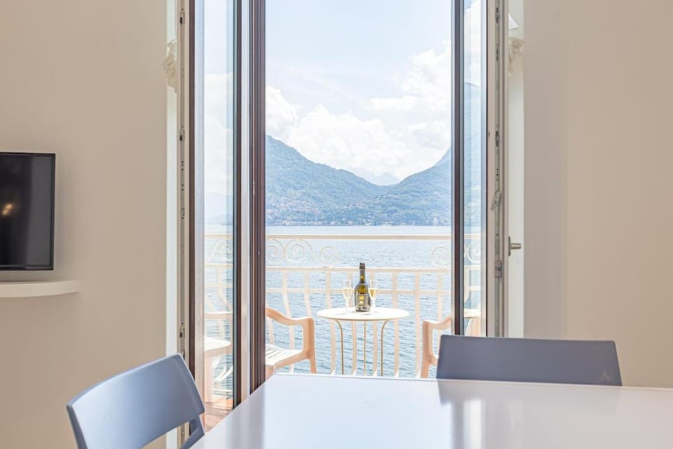 Lakefront Apartment with Beach Access Apartment in Province of Lecco