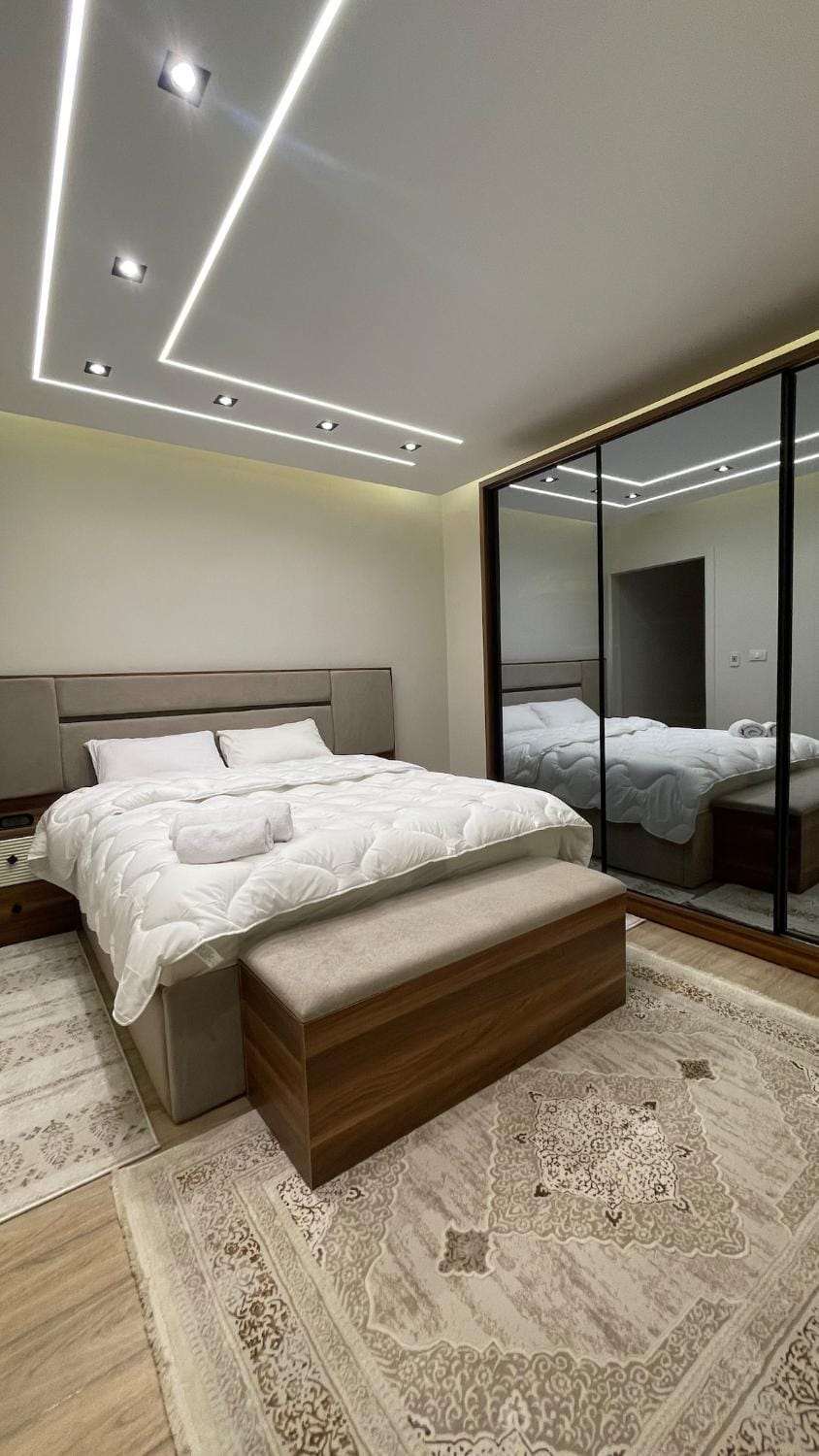 Modern 3BR Minutes to Pyramids & GEM Apartment in Egypt