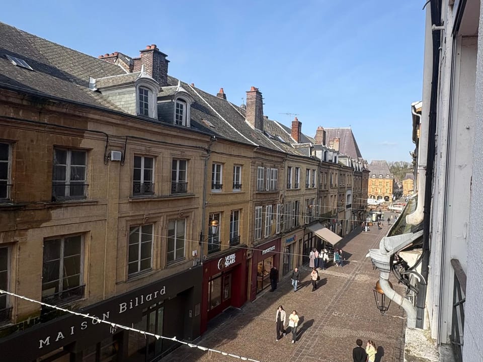 Echappee Ducale, La vraie evasion à 2 avec lit rond en hypercentre de Charleville-Mezieres Apartment in Grand Est