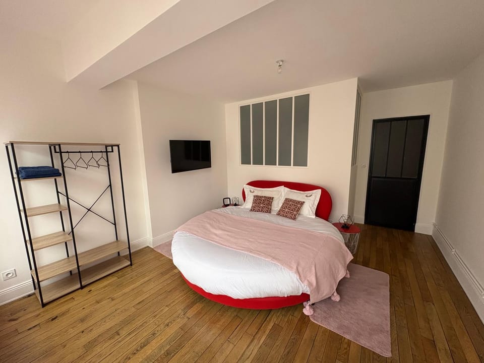 Echappee Ducale, La vraie evasion à 2 avec lit rond en hypercentre de Charleville-Mezieres Apartment in Grand Est