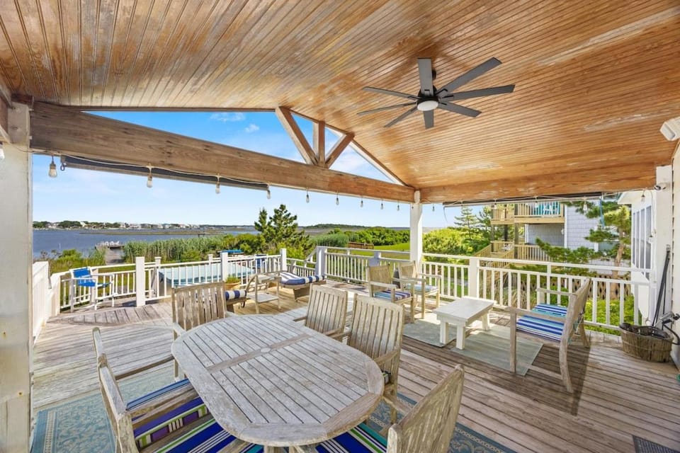 Luxury Waterfront & Oceanfront Beach Paradise House in North Topsail Beach