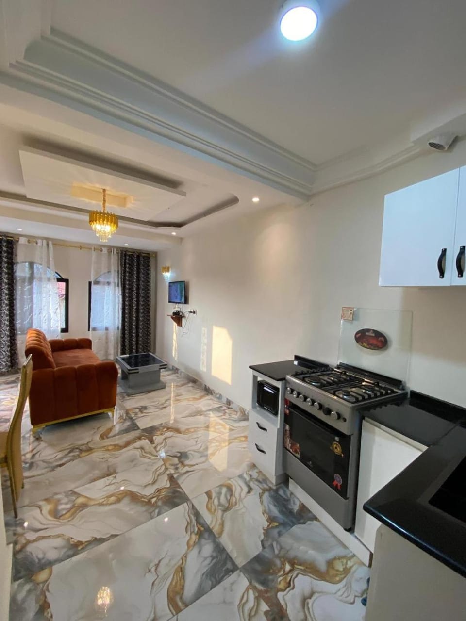 studios R&B climatisé au goudron à Yaoundé-Nsimeyong 100m du collège Vogt,50m super-marché DOVV, WIFI haut débit gratuit,21 Apartment in Yaoundé