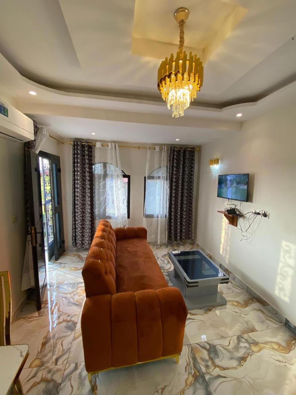 studios R&B climatisé au goudron à Yaoundé-Nsimeyong 100m du collège Vogt,50m super-marché DOVV, WIFI haut débit gratuit,21 Apartment in Yaoundé