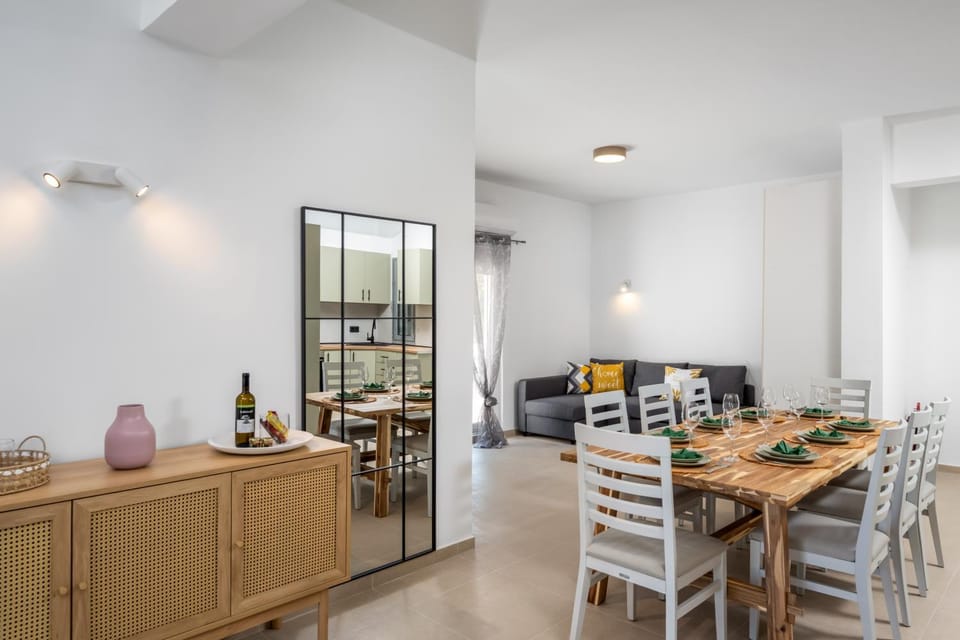 Seating area, Dining area