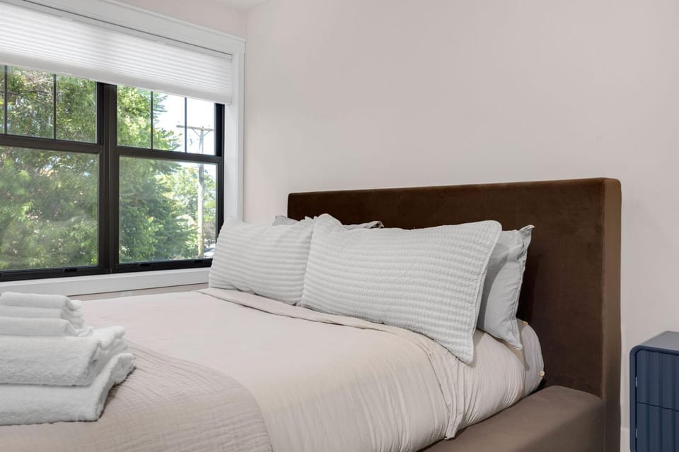 Luxury Modern Condo Near Notre Dame 2BD 2BA Apartment in South Bend