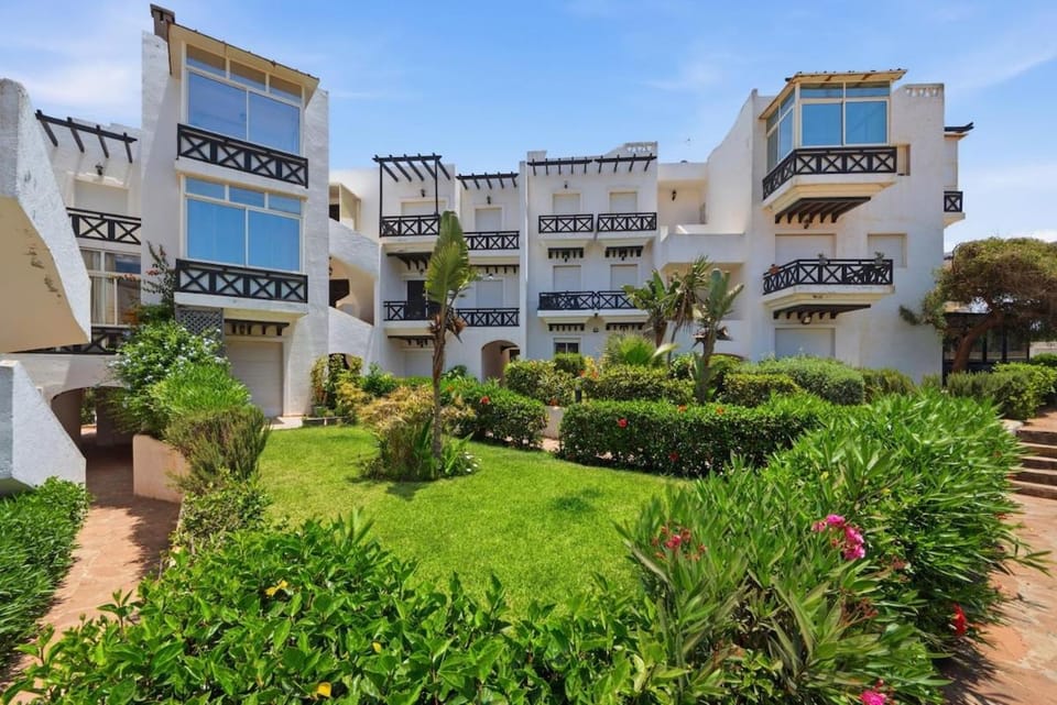 Seaside Serenity - Waterfront - Pool & Terrace Apartment in Casablanca-Settat