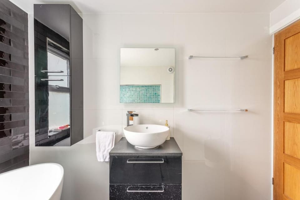 Brighton 3-Bed Retreat with Outdoor Space Apartment in Brighton
