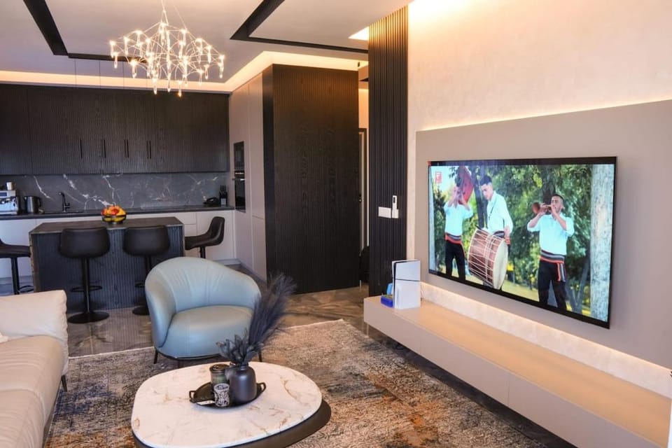 BA HOME Delux Park Hill Residence, Pool & PS5 Apartment in Europe