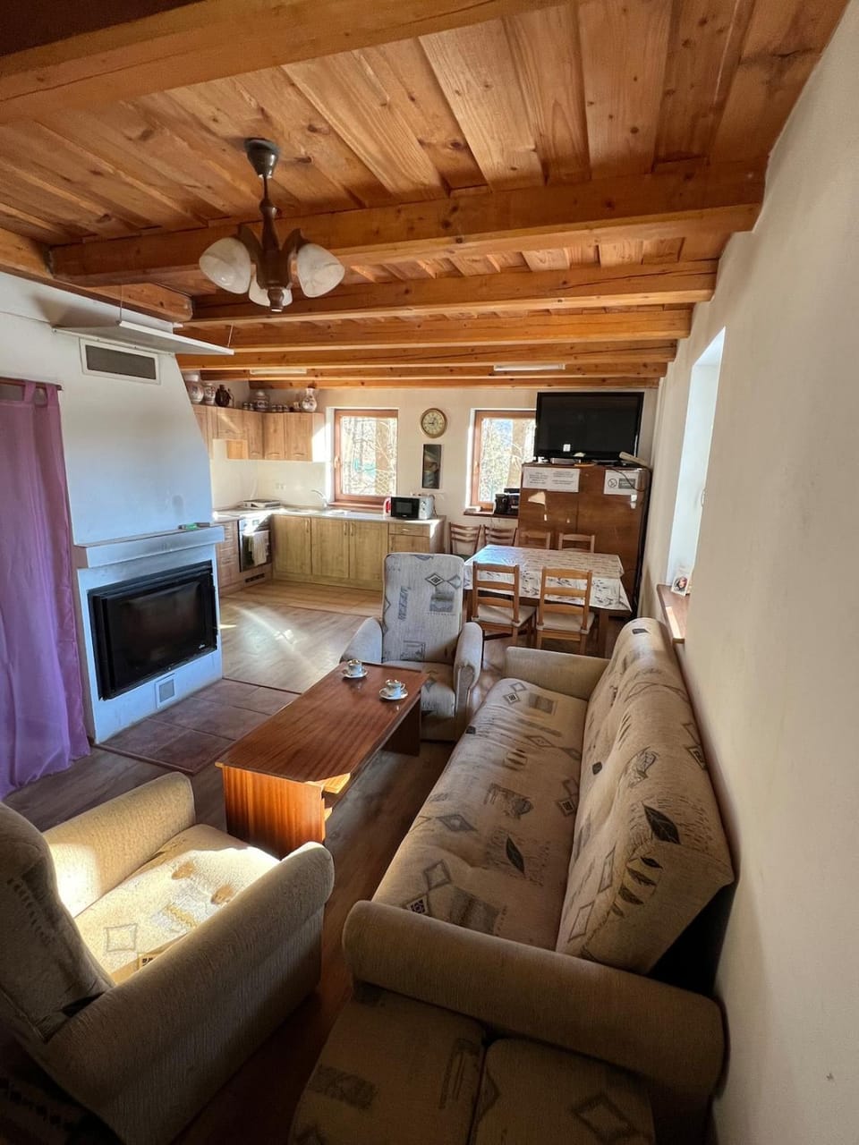 Communal lounge/ TV room, TV and multimedia, Living room, Seating area, Dining area, Evening entertainment, fireplace